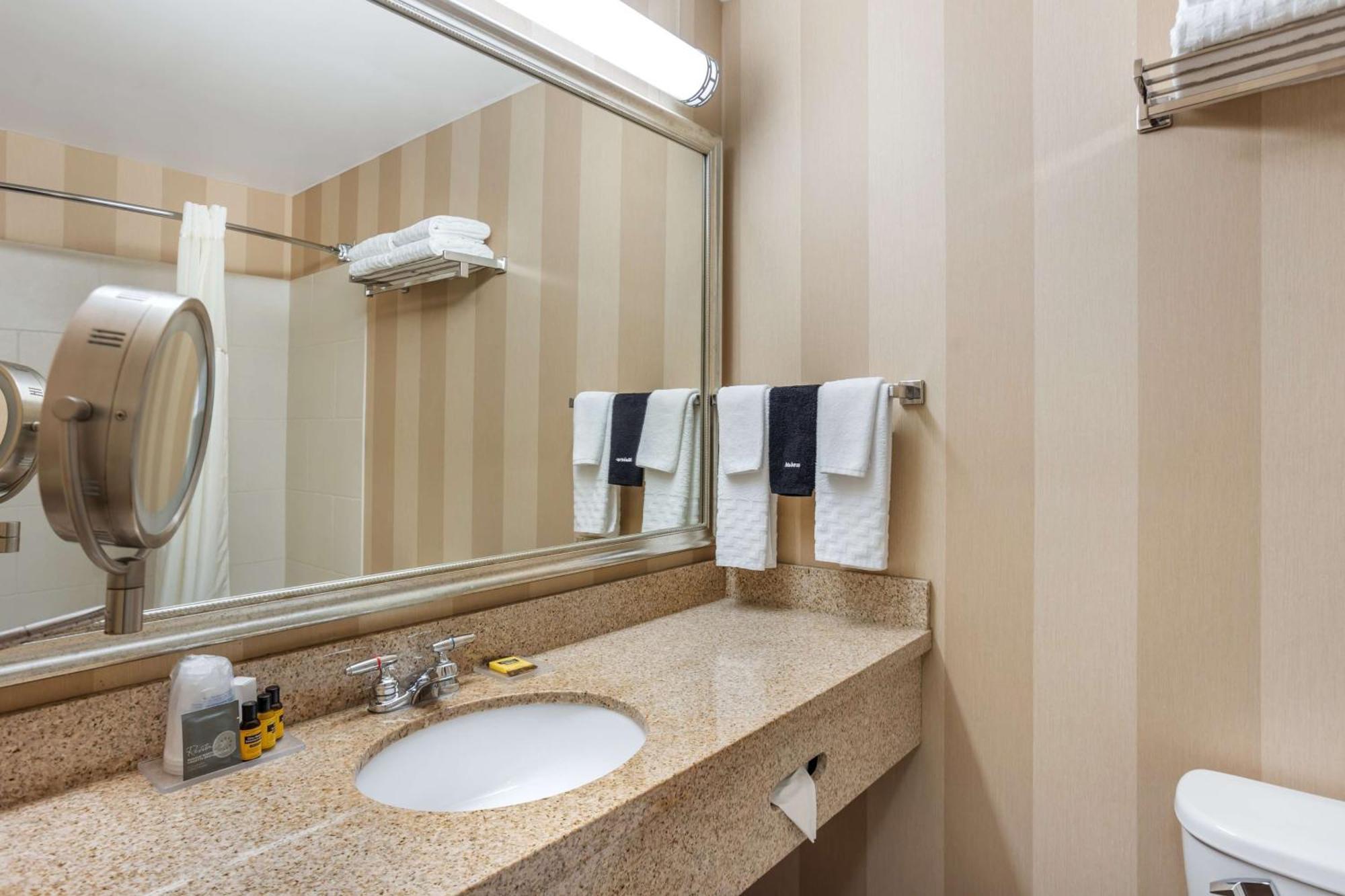 Best Western Plus University Park Inn & Suites Стейт-Колледж Екстер'єр фото